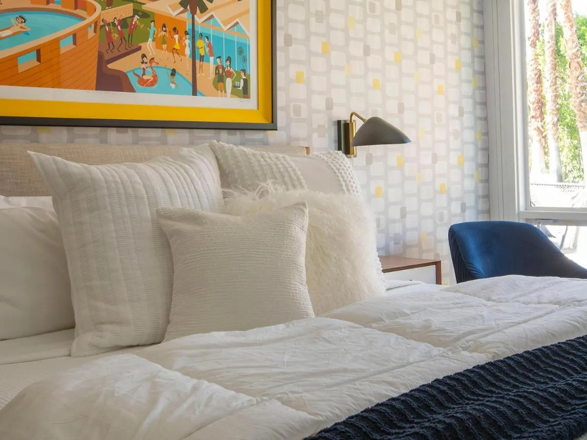 West Elm House: The Seven-Eighty Villa Palm Springs Holiday home