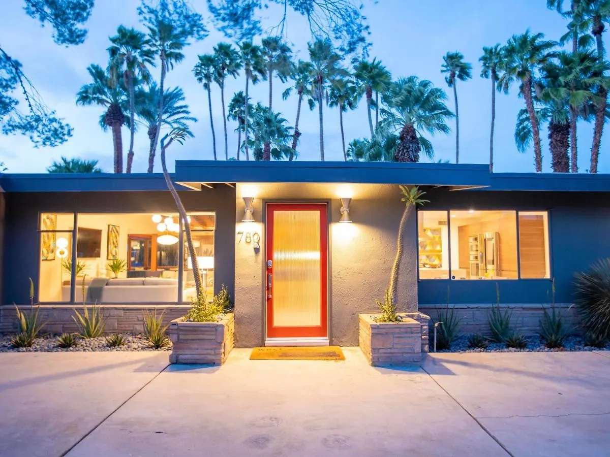 West Elm House: The Seven-Eighty Villa Palm Springs Holiday home